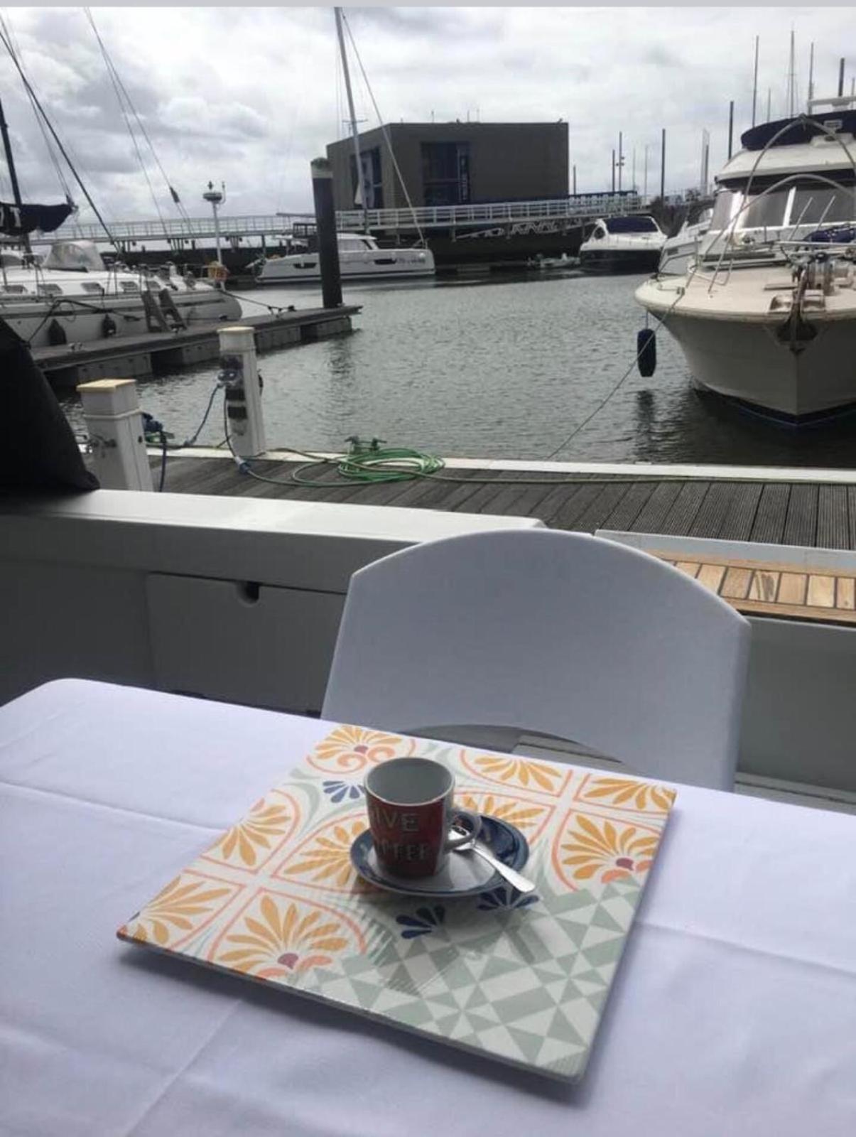 Beautiful And Magnific Yacht Otel Lisboa Dış mekan fotoğraf