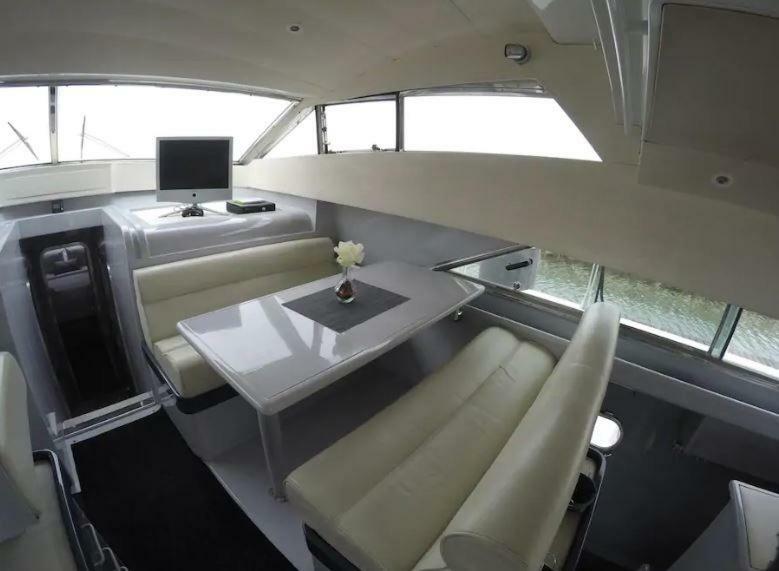 Beautiful And Magnific Yacht Otel Lisboa Dış mekan fotoğraf