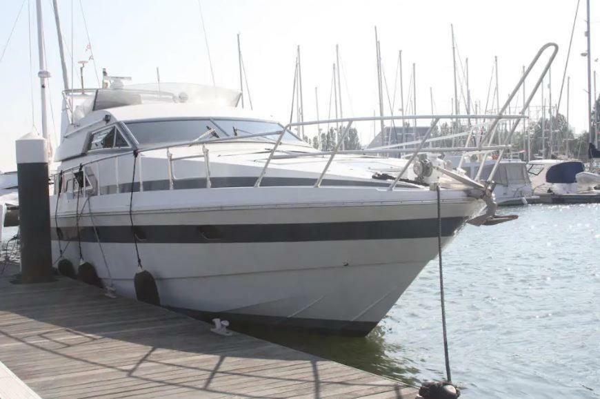 Beautiful And Magnific Yacht Otel Lisboa Dış mekan fotoğraf