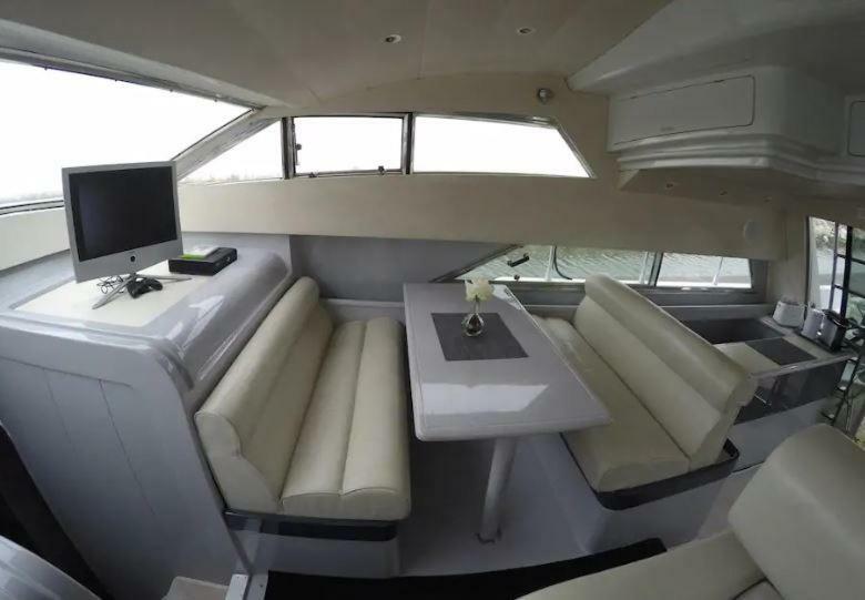 Beautiful And Magnific Yacht Otel Lisboa Dış mekan fotoğraf