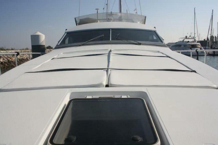 Beautiful And Magnific Yacht Otel Lisboa Dış mekan fotoğraf